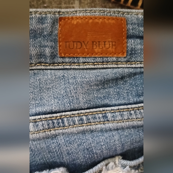 Judy Blue Boyfriend Jean W28 - Picture 9 of 14